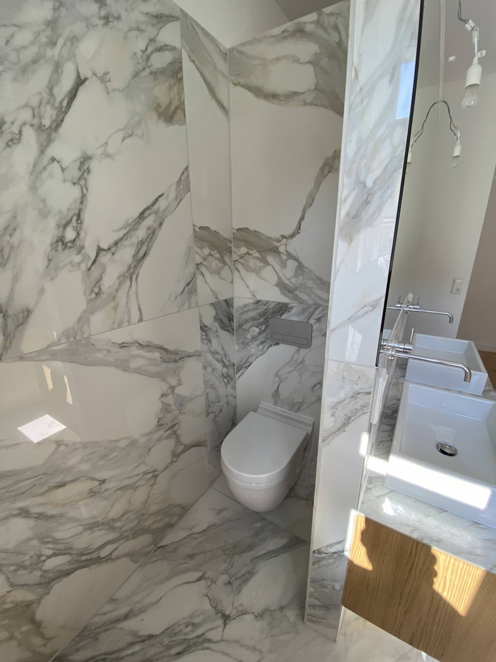Penthouse Am Stadtpark – luxuriöse Modernisierung mit Marmor und Echtholz