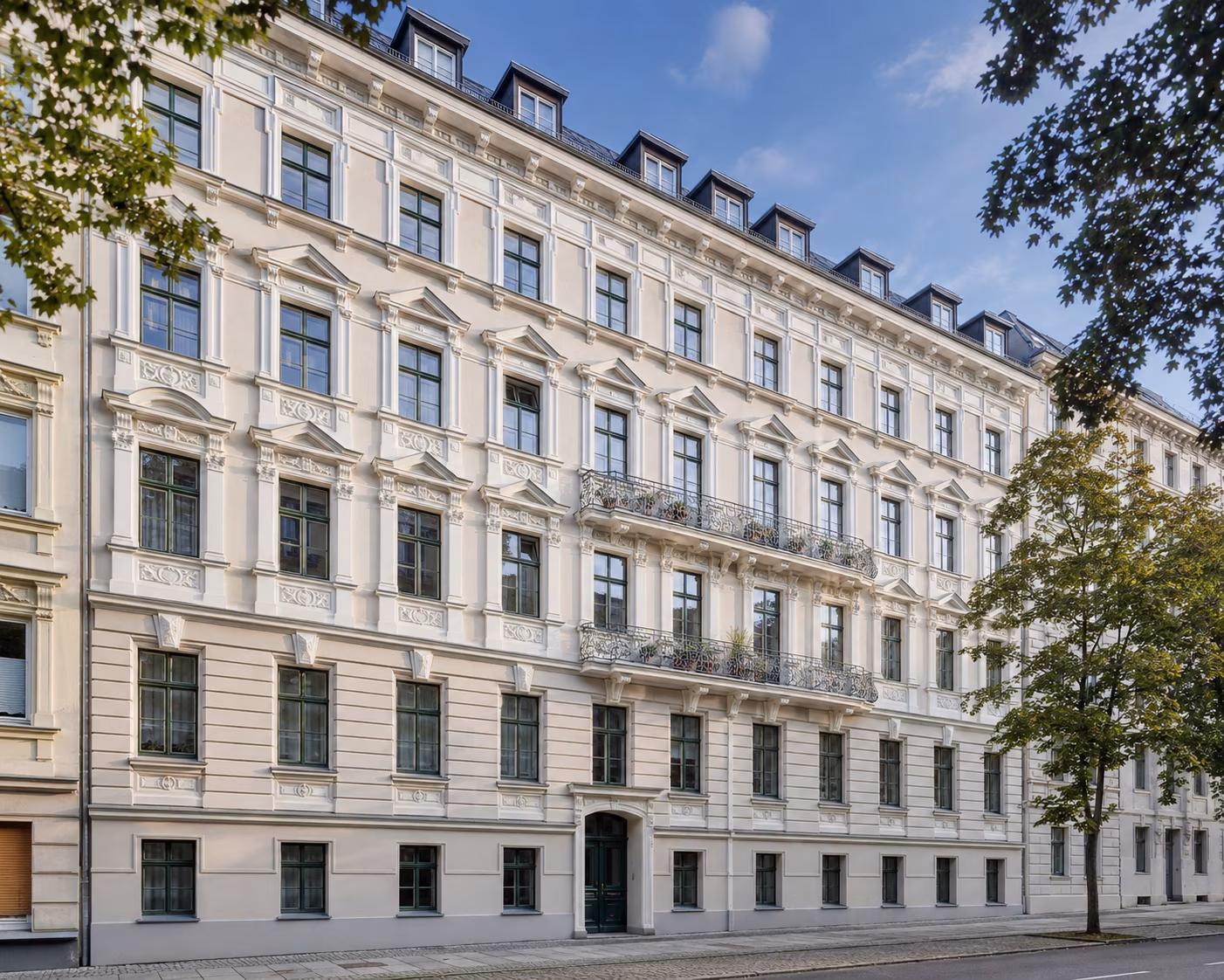 Kernsanierung eines Altbau-Mietshauses in Berlin-Neukölln